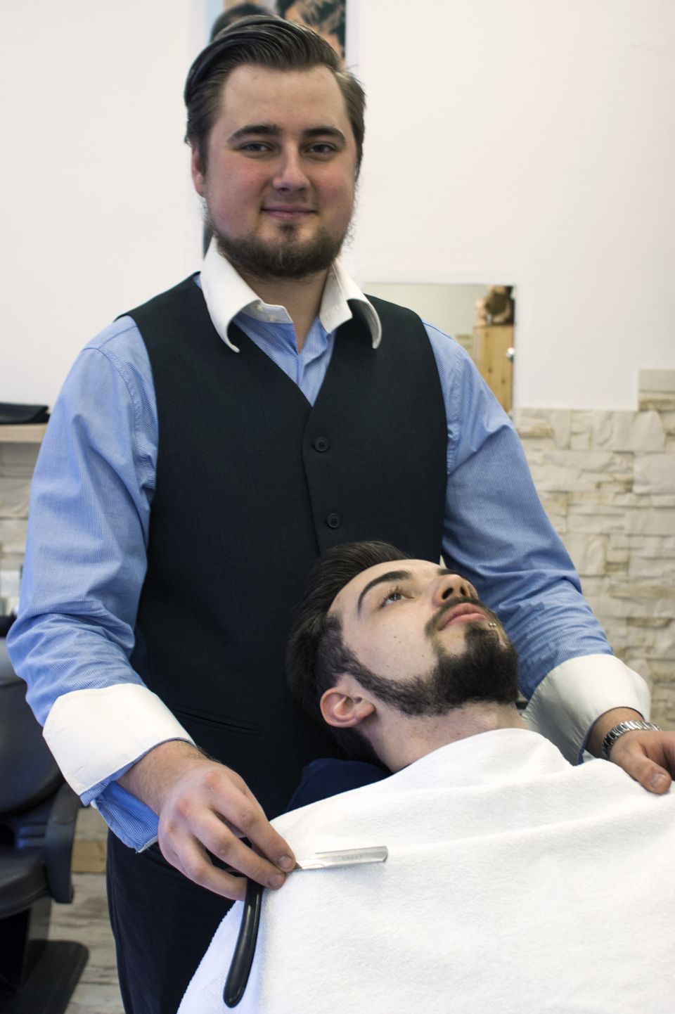 Mężczyźni pod brzytwę