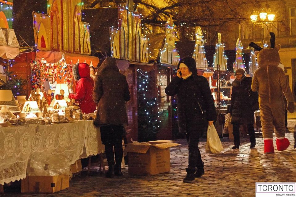 Jarmark Bożonarodzeniowy odbywa się na Rynku Staromiejskim 